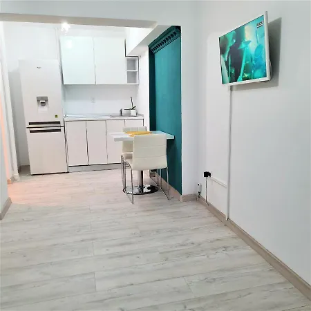 World Apartman *